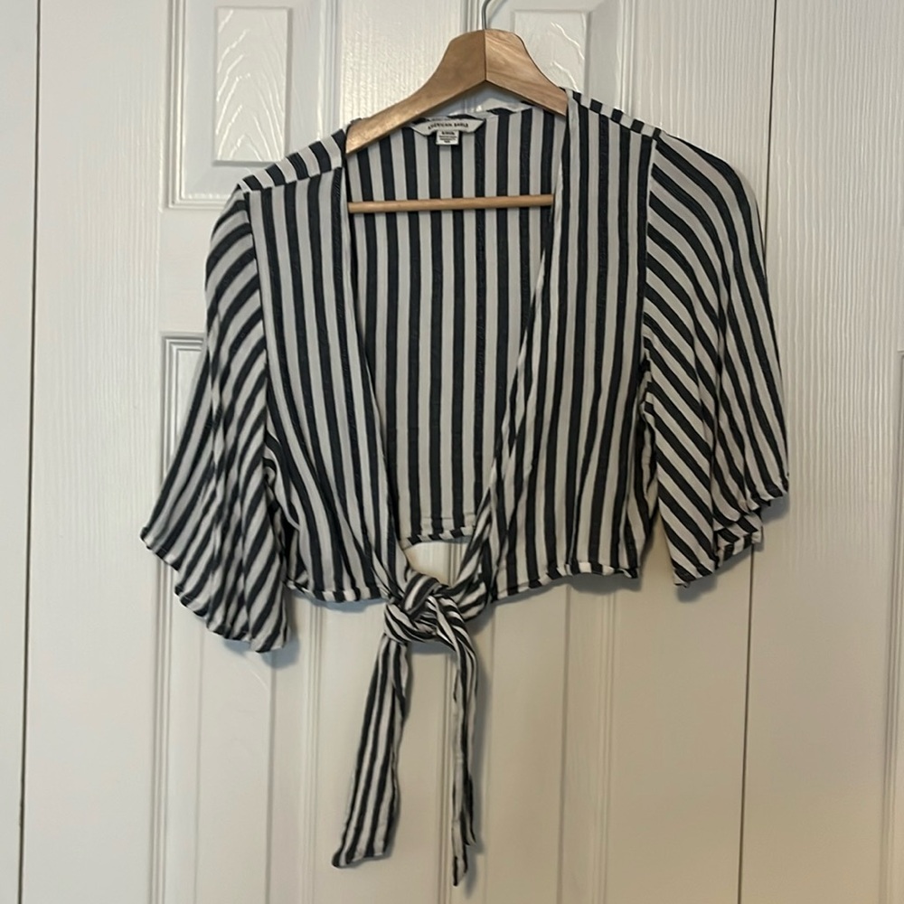 Cute cropped white and grey stripped blouse